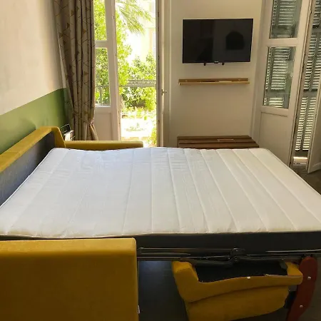 Laurette Mezzanine - 500m From The Apartment *